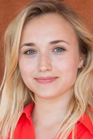 Chloé Jouannet isLisa Crèvecœur